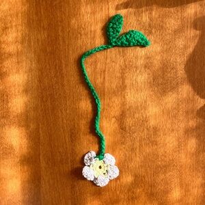 Crochet flower bookmark
